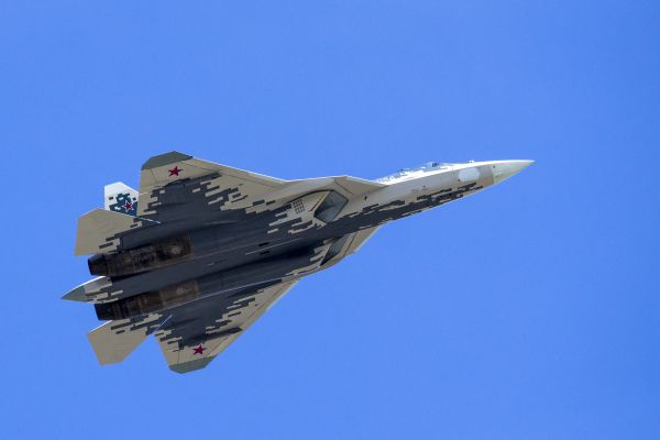 苏-57战斗机坠毁原因成谜？两大说法引关注